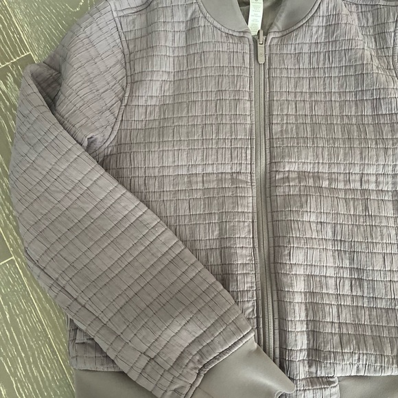 NEW Lululemon Bomber Jacket Size 4 - Picture 3 of 7